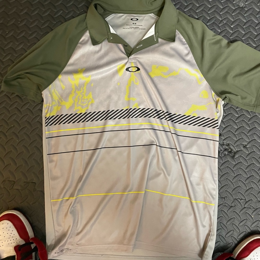 Oakley Golf Shirt. Great design and fit. TTS